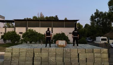 Mersin Polisi, kaçakçılık şebekesinin gümrük oyununu bozdu