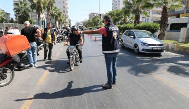 Mersin Polisinden şok uygulama