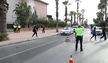 Okul önlerinde sıkı denetim