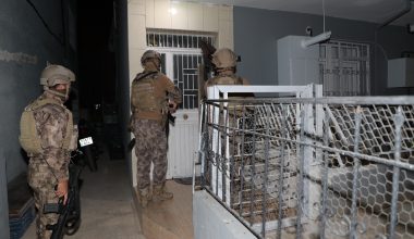 MERSİN EMNİYETİNDEN YASADIŞI BAHSE KIRMIZI KART