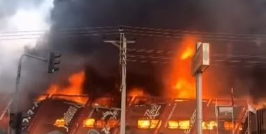 Yanan fabrikada zarar büyük