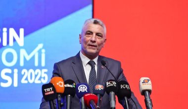 Ticaret Bakanı Bolat, Mersin Ekonomi Zirvesine katıldı