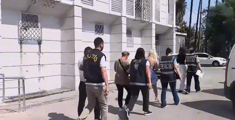 KUYUMCULARDA SAHTE ALTIN BOZDURAN ŞEBEKE ÇÖKERTİLDİ