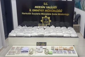 METAMFETAMİN VE EROİNLİ BİRLİKTE YÜKLÜ MİKTARDA DÖVİZ ELE GEÇİRİLDİ
