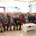 Aydıncık’ta üreticiye makine ve ekipman desteği