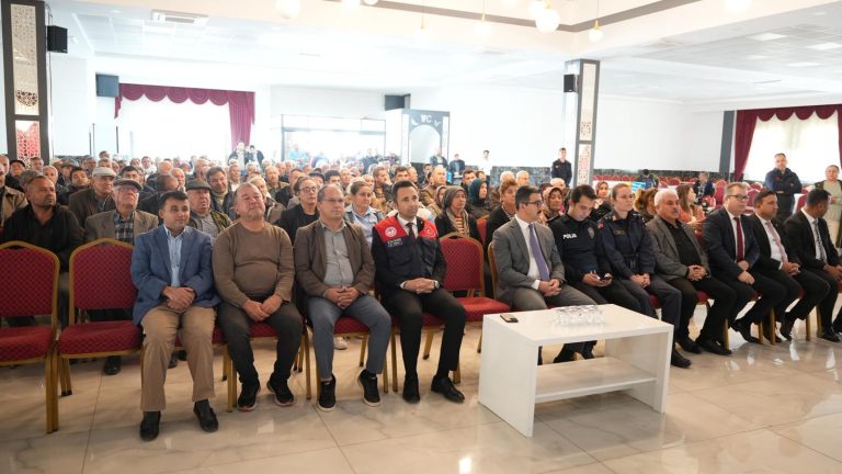 Aydıncık’ta üreticiye makine ve ekipman desteği