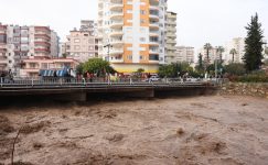 Şiddetli yağış sele yol açtı Şiddetli yağış sele yol açtı